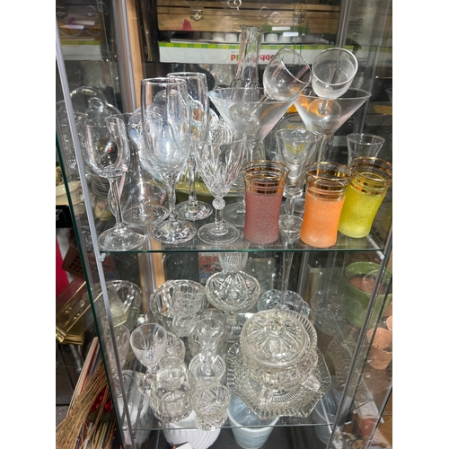 404 - 2 shelves of glassware