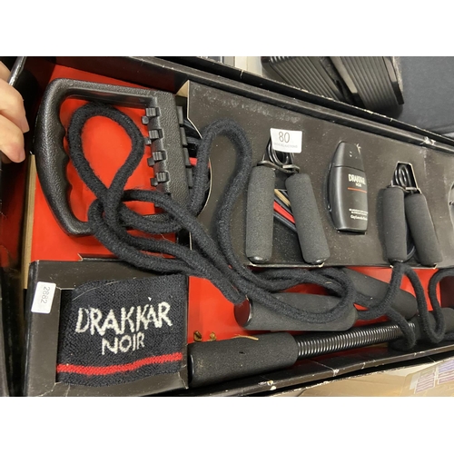 80 - BOXED 'DRANKKAR - NOIR' KEEP FIT SET