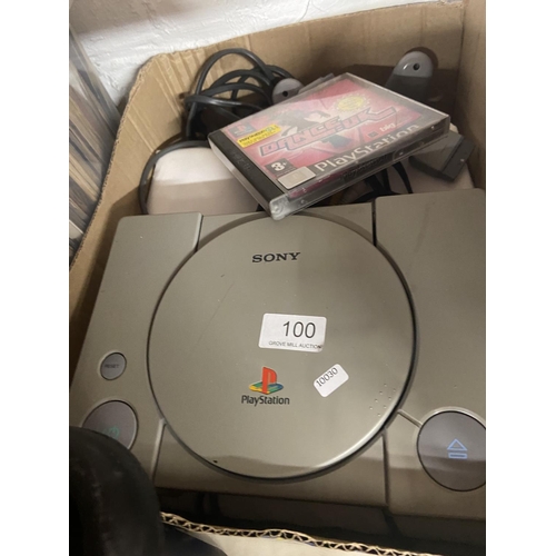 100 - PLAYSTATION 1, CONTROLLERS & GAME (A/F)