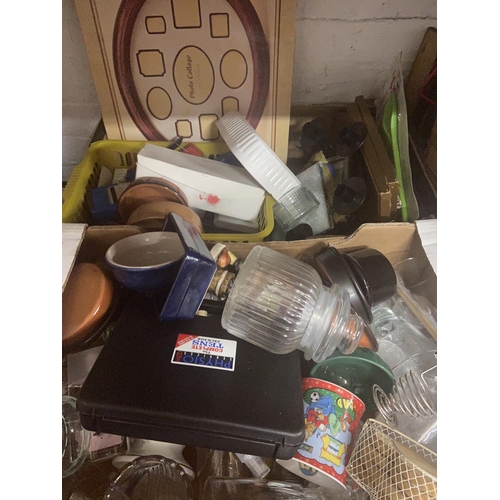 134 - 2 BOXES OF MIXED ITEMS INCL POTTERY & GLASS
