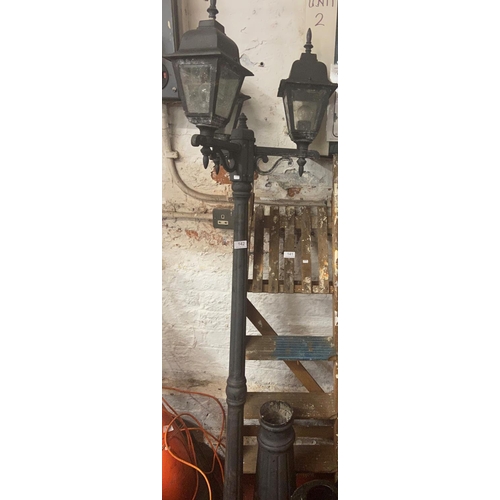142 - TALL GARDEN LIGHT
