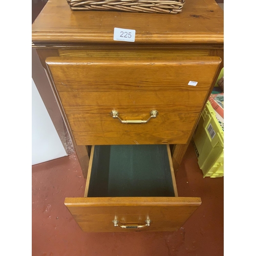Lot 225       