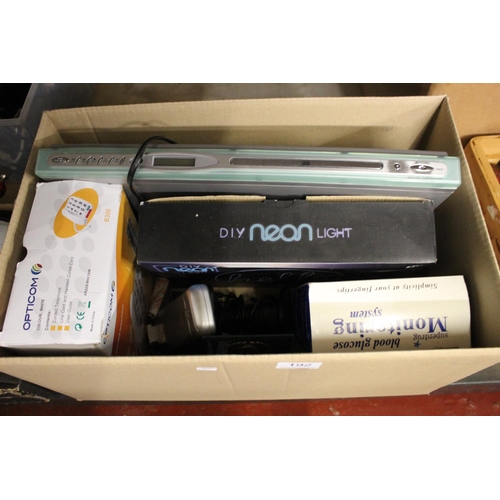 192 - BOX OF ELECTRICALS INCL DVD PLAYER (A/F)