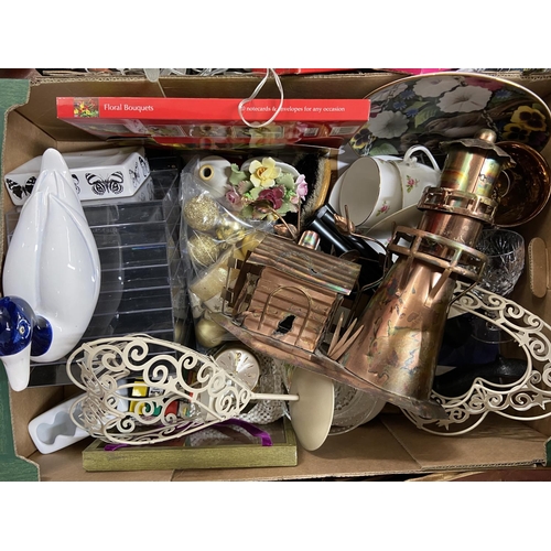 42 - BOX OF MIXED ITEMS INCL METAL MUSICAL LIGHT-HOUSE