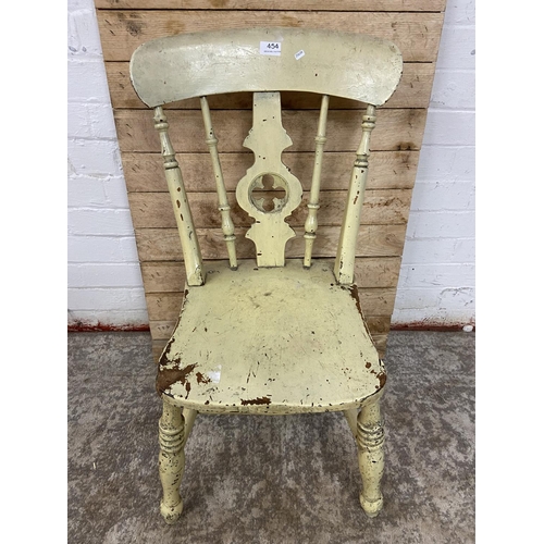 454 - VINTAGE WOODEN CHAIR