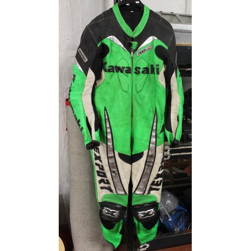 106 - KAWASAKI FULL BIKER SUIT (sz 52)