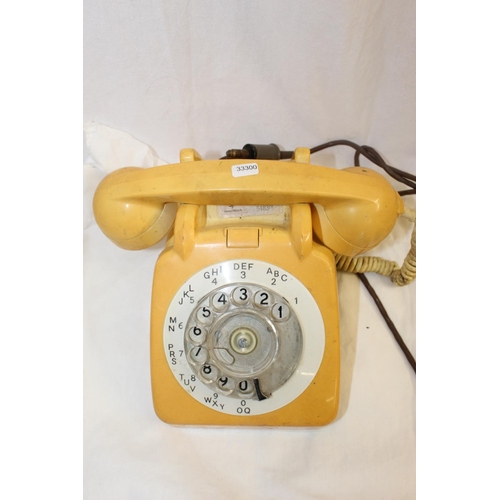 177 - VINTAGE DIAL PHONE