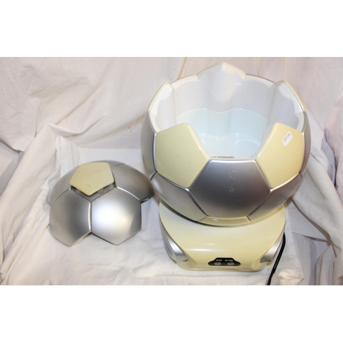 18 - THERMOELECTRIC 'FOOTBALL' WARMER COOLER(GWO)