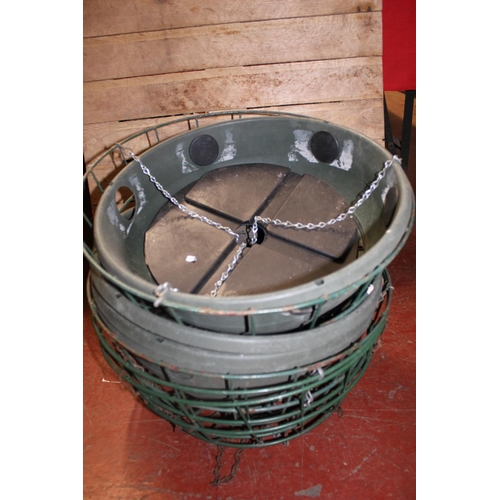 78 - 4 LARGE WIRE HANGING BASKETS WITH PLASTIC LINERS