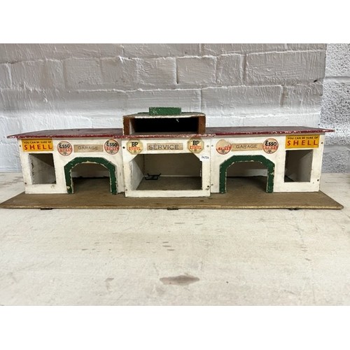 75 - RETRO WOODEN MODEL GARAGE