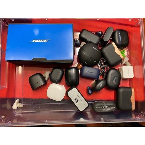 477 - TRAY OF CASED EARBUDS INCL BOSE A/F