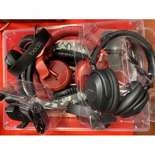 478 - TRAY OF 8 HEADPHONES INCL BEATS A/F