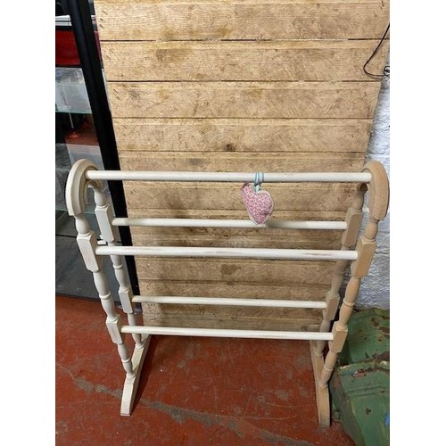 505 - WOODEN TOWEL RAIL