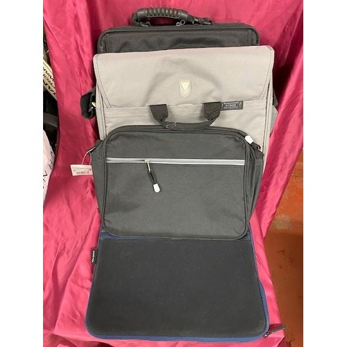 69 - 4 LAPTOP CASES / SLEEVES