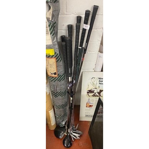 60 - SET OF DUNLOP GOLF CLUBS (ADULT)