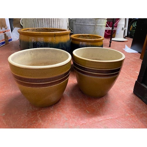 40 - 4 LARGE GARDEN PLANTERS