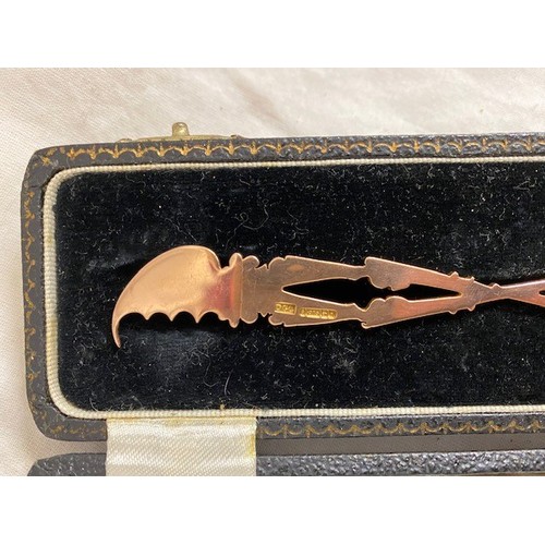 275 - CASED HALLMARKED 9ct GOLD SHOOTING SPOON (22.3g)