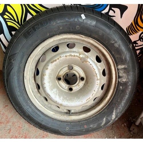 1 - TYRE ON WHEEL (UNUSED 175x14)