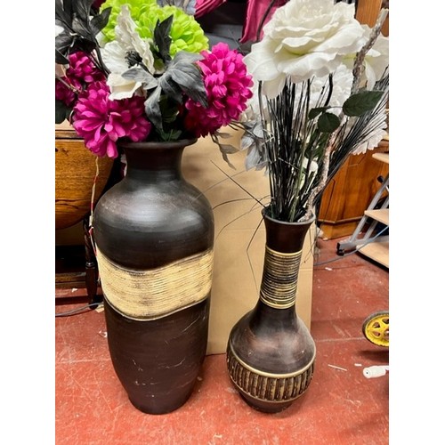 32 - 2 LARGE PLANT POTS & ARTIFICIAL FLOWERS