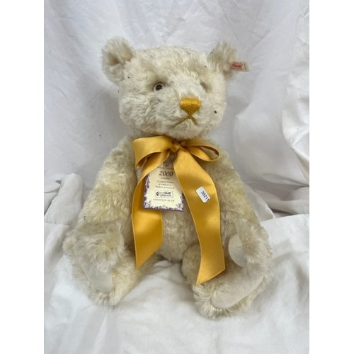 63 - STEIFF BRITISH COLLECTOR'S 2000 BEAR(01071)