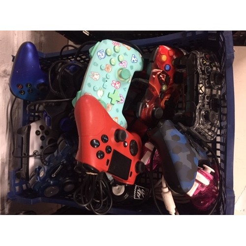 88 - 13 GAMING CONTROLLERS INCL XBOX (A/F)