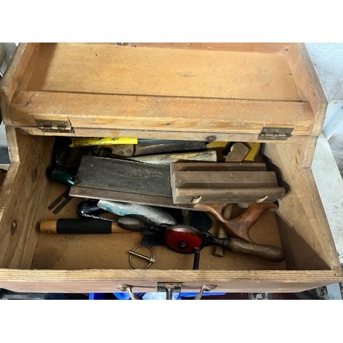 133 - JOINERS BOX & TOOLS