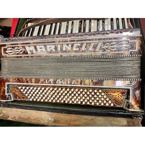 318 - VINTAGE CASED MARINELLI PIANO ACCORDION