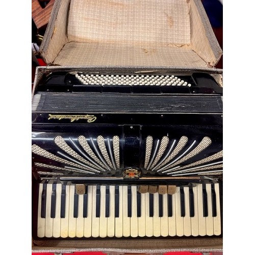 321 - VINTAGE CASED ROYAL STANDARD ACCORDION (A/F)