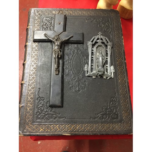 220 - LARGE FAMILY BIBLE, CRUCIFIX & METAL RELIGIOUS PLAQUE