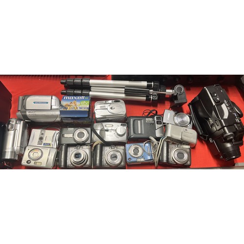 248 - 15 DIGITAL CAMERAS & CAMCORDERS, BOX OF MAXWELL 60 DV CASSETTES & A TRIPOD(A/F)