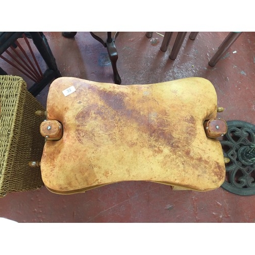 32 - VINTAGE CAMEL SEAT