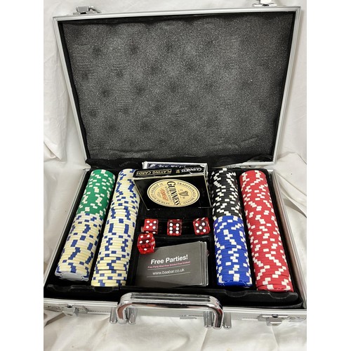 42 - CASED POKER SET