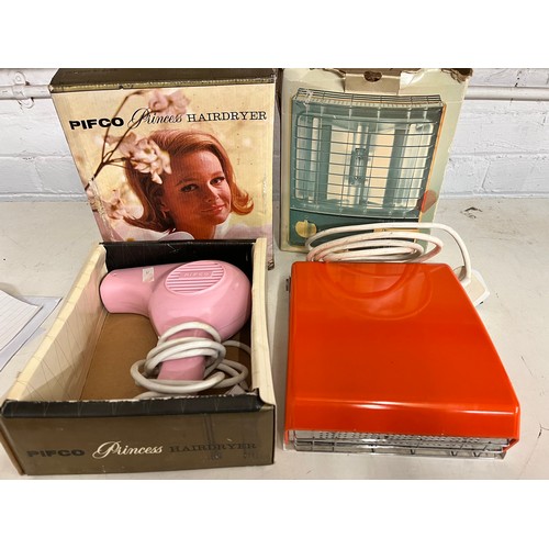 54 - BOXED PIFCO 'PRINCESS' HAIRDRYER & BOXED BOOTS SUN/COMBINED INFRA RED LAMP(A/F)