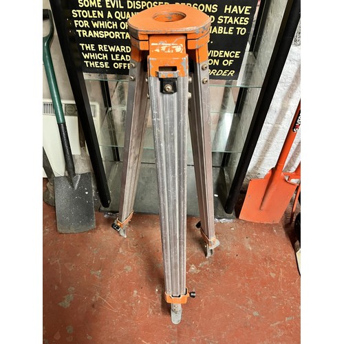 115 - THEODOLITE LEVEL TRIPOD