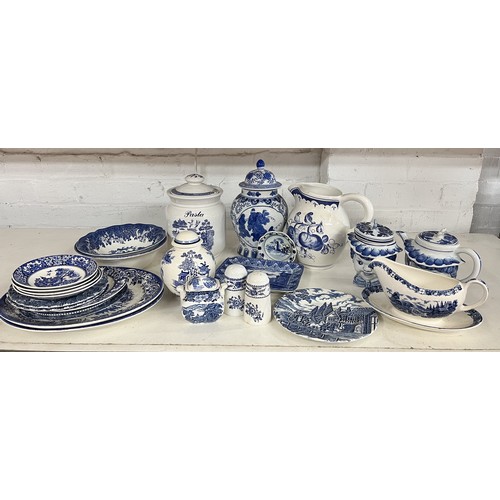 322 - LARGE COLLECTION OF BLUE & WHITE POTTERY INCL ALFRED MEAKIN