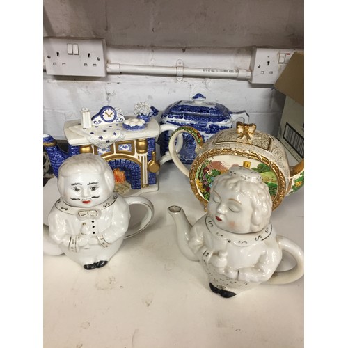 60 - 5 COLLECTABLE TEA POTS