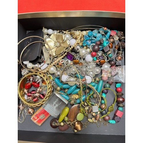 204 - TRAY OF COSTUME JEWELLERY