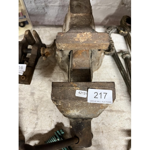 217 - LARGE VICE