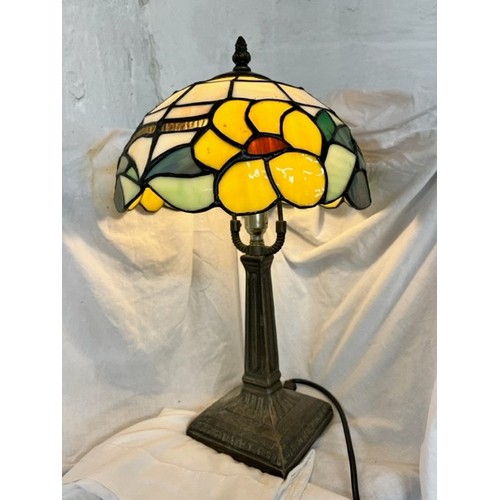 217 - TIFFANY STYLE TABLE LAMP(GWO) & GLASS SHADE