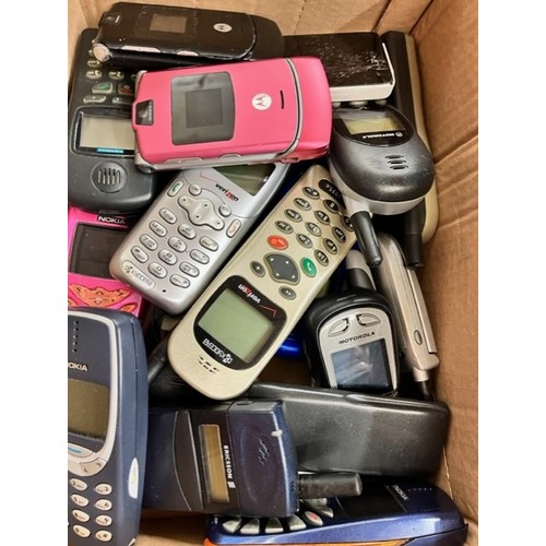 80 - BOX OF MOBILE PHONES(A/F)