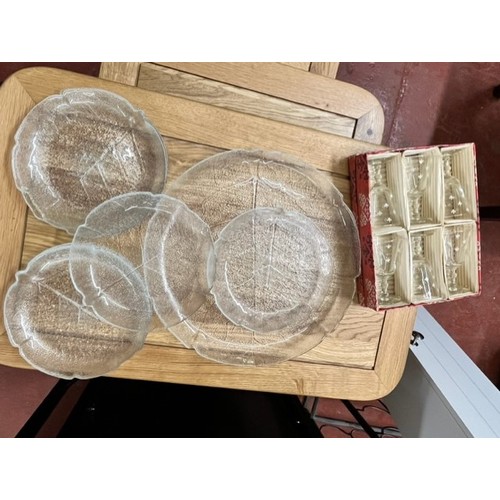 158 - SET OF 6 SMALL GLASS PLATES, LARGE GLASS PLATE & BOXED VINTAGE SHERRY GLASSES