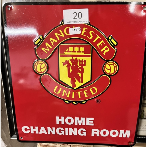 20 - METAL 'MANCHESTER UNITED - HOME CHANGING ROOM' WALL PLAQUE