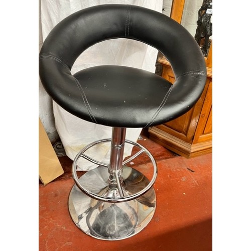 31 - RISE & FALL BAR STOOL