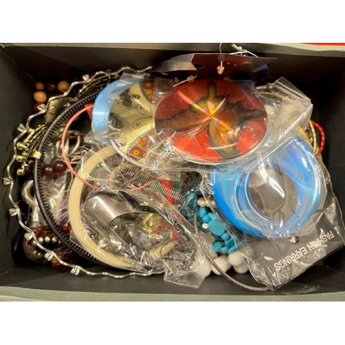 205 - SMALL BOX OF COSTUME JEWELLERY