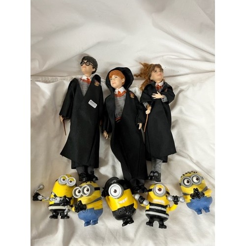 45 - HARRY POTTER, RON WEASLEY & HARMONIE GRAINGER FIGURES & 5 MINIONS