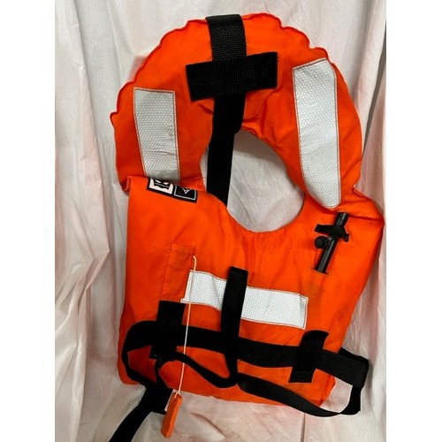 52 - CREW SAVER LIFE JACKET