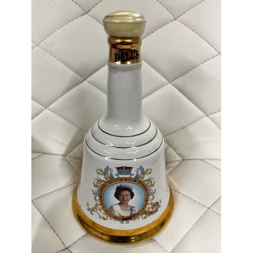 147 - BELL'S WHISKEY 'QUEEN ELIZABETH 60th BIRTHDAY - 1986' COMMEMORATIVE DECANTER(75cl FULL)