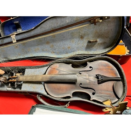 220 - CASED STUDENT VIOLIN & BOW (NO STRINGS)