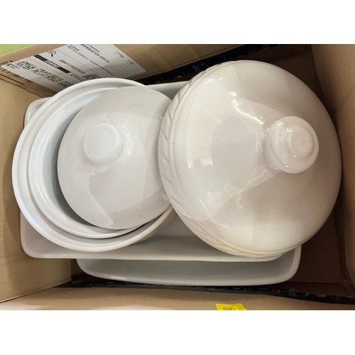 59 - BOX INCL LASAGNE & CASSEROLE DISHES