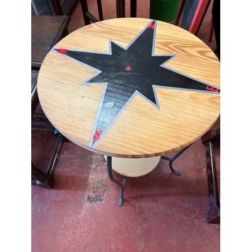 30 - CIRCULAR COMPASS TABLE